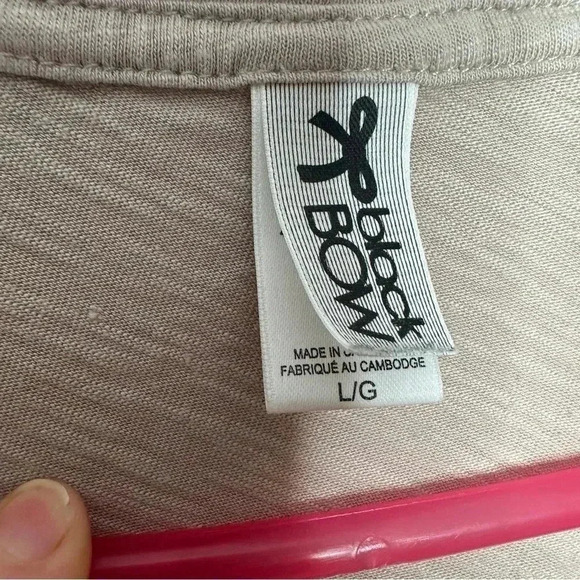 Black  Bow T-Shirt V-Neck Greyish Brown Size Large - Picture 8 of 16